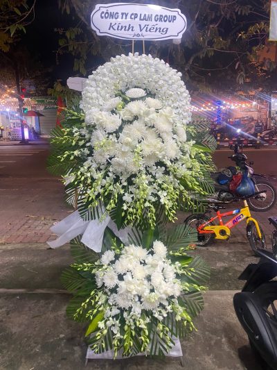 Hv 05 Vòng Hoa Lan Kết Hợp Cúc Lưới Trang Nghiêm