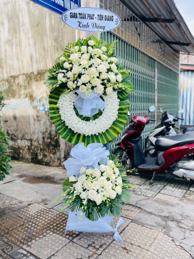Hv 33 Vòng Hoa Viếng 2 tầng Lan Trắng Ly Vàng